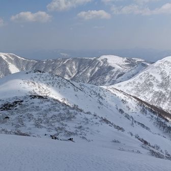 通過して来た、大荒沢岳、沢尻岳🏔️モッコ岳も見える。