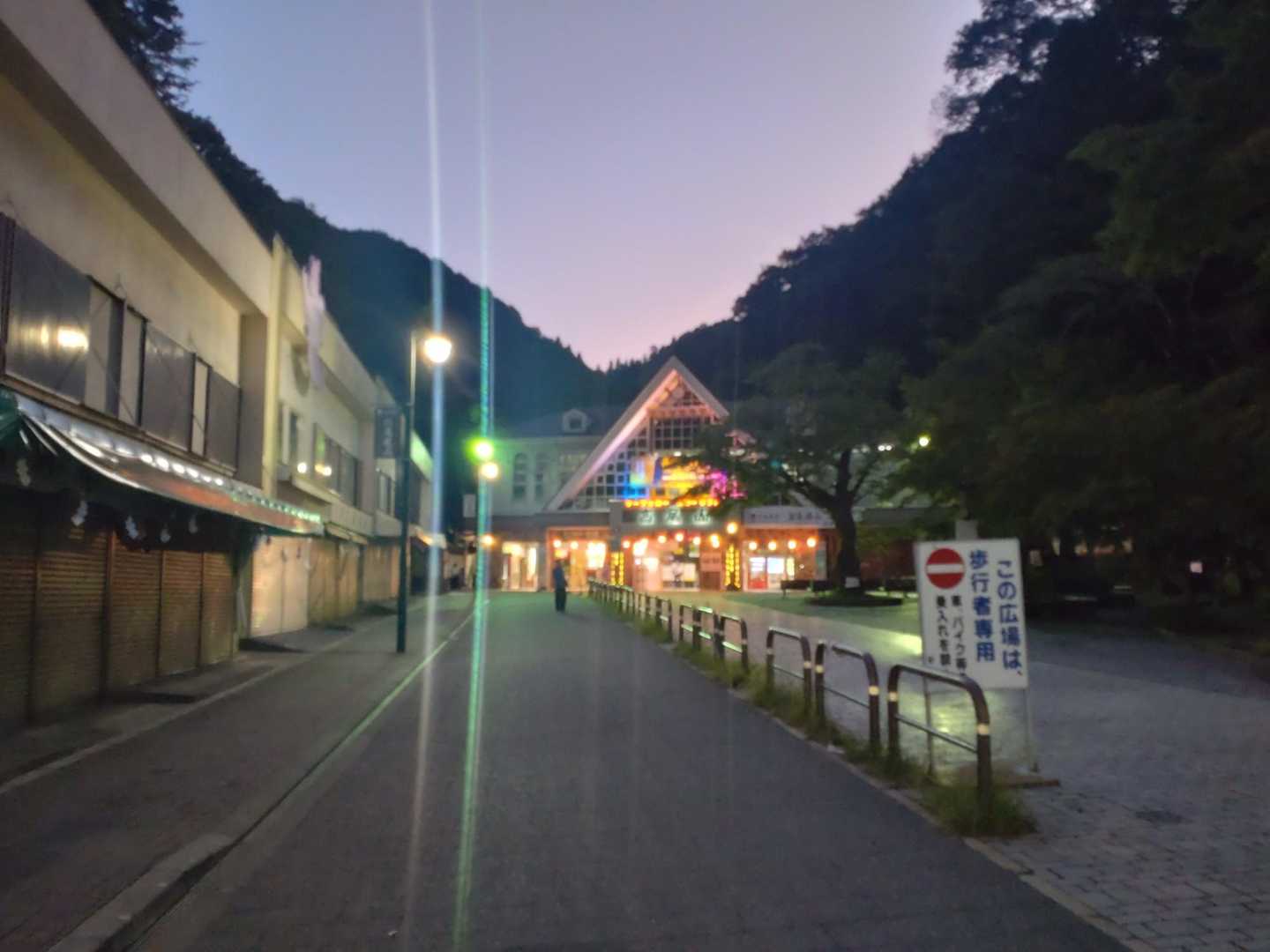 ケーブルカーまだやってそうだね。ビアガーデンのためかな…。