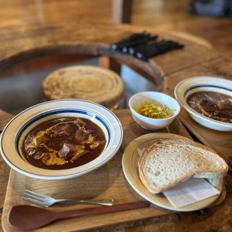 下山後は、黒百合ヒュッテ名物
ビーフシチューのセット1700円
めっちゃ美味しい😋