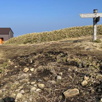 綺麗な建物のトイレもあったので、滝山に向かう前にスッキリ、トイレの中は少しワイルド