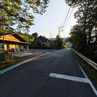 トイレあります　道なりに進みます