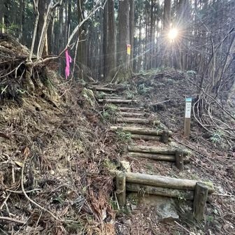 振り返る
山伏峠