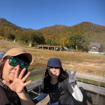 今日はリア友ちゃんと2人でーす❣️
後ろがもうすごい🍁