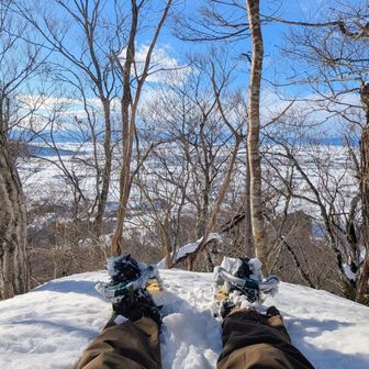 ヘトヘト、脚を伸ばして休憩。