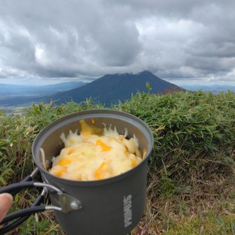 羊蹄山　バックに