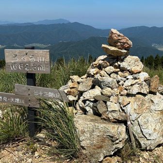 轆轤山到着
この岩は遠くから見ると人に見える