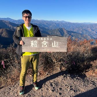 山頂に3人パーティがいて撮ってくれました。僕もこれから行く予定の原三角測点にここから南下していくとのことであとでまた再会します笑