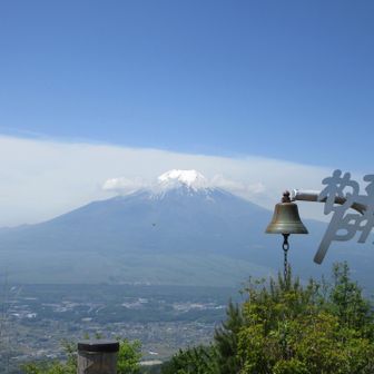 モニュメントが観光地っぽいけど、簡単には来れないかと