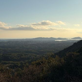 向こうの半島にも山がある！
行ってみたい。