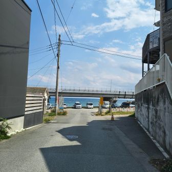 はい、梅沢海岸に戻って来ました。
しばし、スマホに入れたボサノバなんか聞きながら海岸でのんびり。
このあと、車での帰り道に伊勢原付近で激しいゲリラ豪雨に遭遇！
また今年の夏も結構大雨ありそうですね。