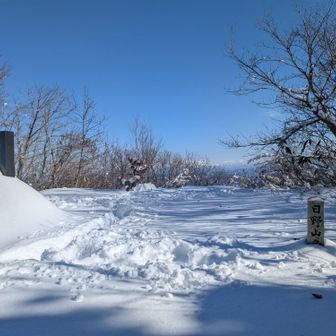 【日野山】山頂
山小屋には誰も居なかった。