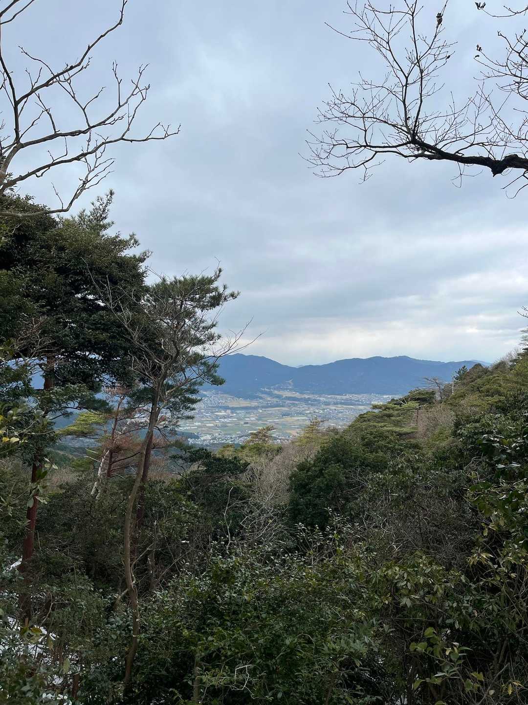 展望所からかなたけの里方面！
風が冷たい〜❄️