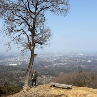ビュースポットです

ここまでは車でも来ることが出来ます

近くの皇鈴山のピークのところにもベンチはあります🪑のんびり休憩するにはそちらのがいいかもです
