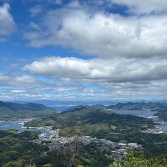 右手が江田島。
真ん中から左手に伸びるのが能美島。
