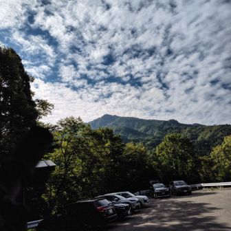 駐車場から黒岳が見える　今回は単独行　女神はいない　前回のように道迷いしないように