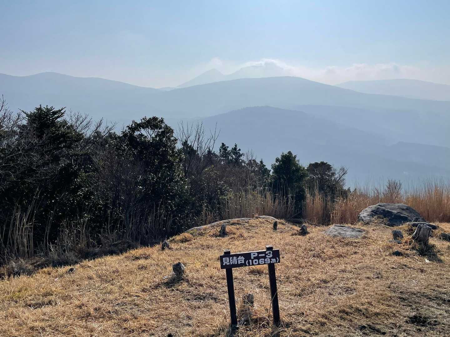 見晴台（Ｐ－３）
韓国岳もなんとかうっすらと🤩