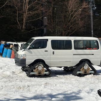 雪山用の車輌凄い！グングン走れそう😆