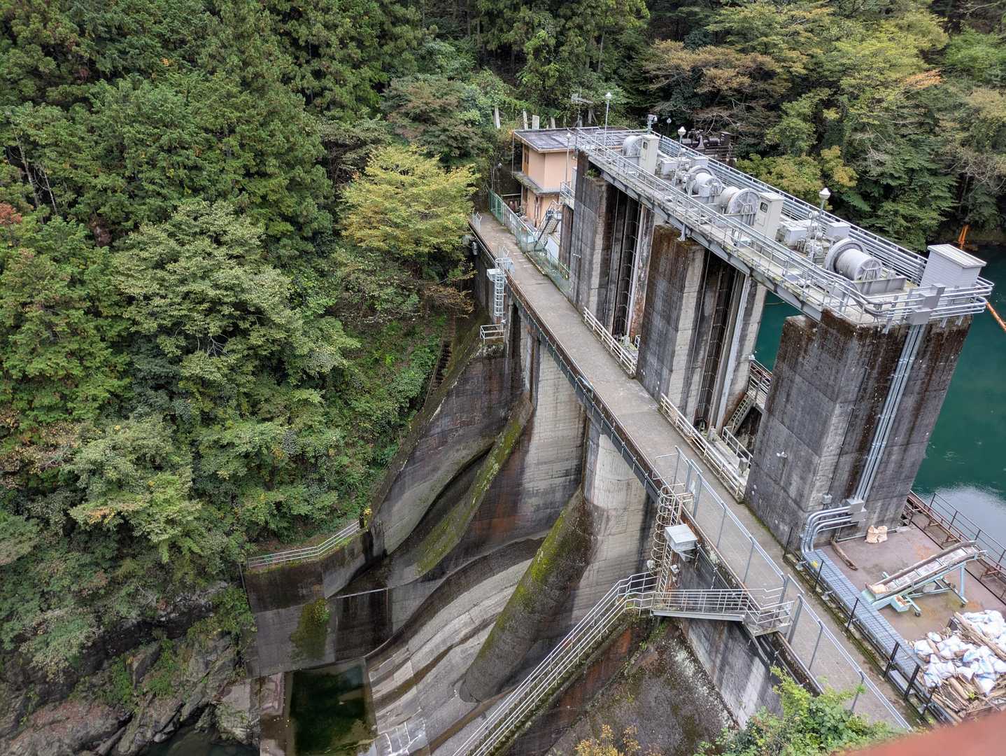 ダムの中下りてみたかったなー