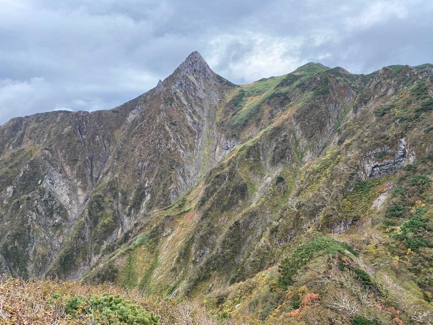 旧道から望む芦別岳⛰🤩最高ですね‼️