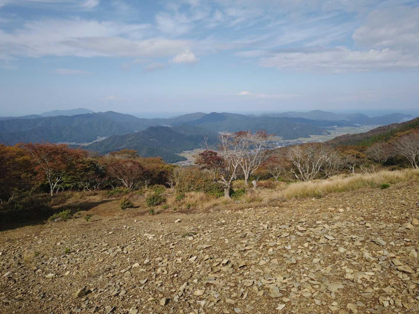 下りに入り
この先は樹林帯になります