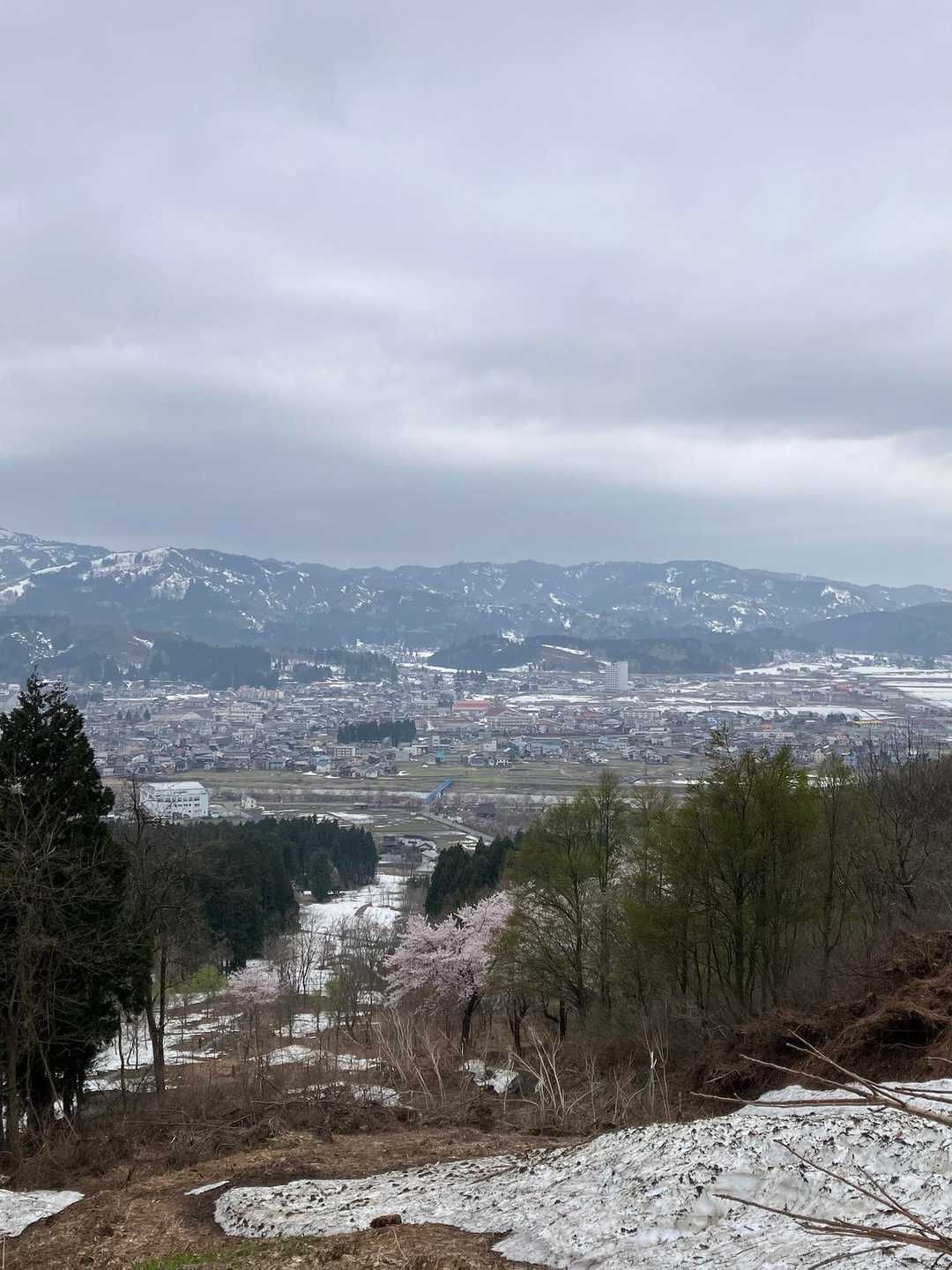 まだまだ雪景色❄️な感じで🥾

ﾁｪｰﾝｽﾊﾟｲｸを履く？履かない？が微妙