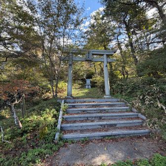 歩き始めから直ぐに権現社
本日の安全を祈願してパンパン🙏