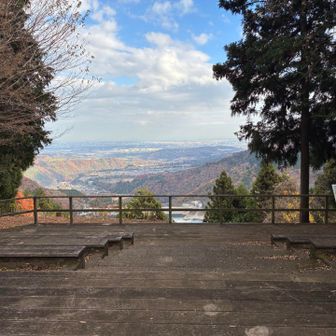 南山園地。立派な展望デッキがあるけど、だれもいません。