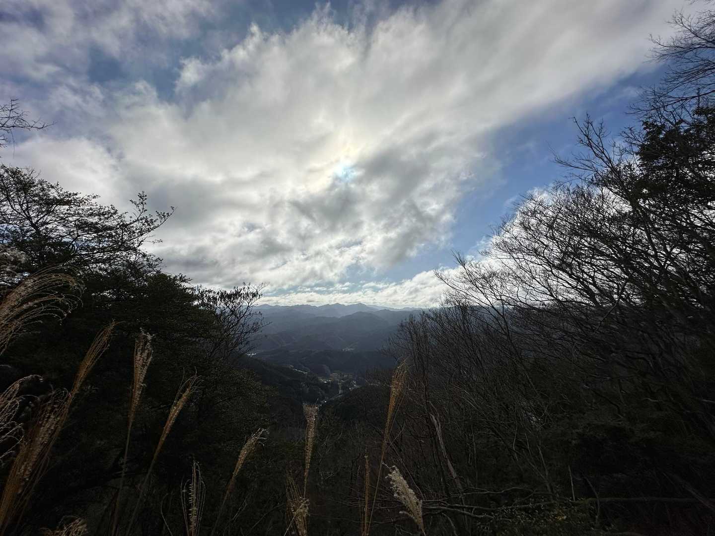 写真ではわかりにくいですが、
少しだけ景色が見えました。
