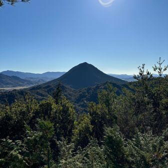 遠くに近江富士