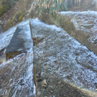 日陰は雪が残っていますね❄️