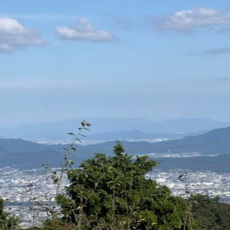三上山もきれいにみえて
その奥の山、霊仙とかかなぁ
