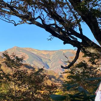 2時間近く歩いて・・・・チラっと⛰️
｢まだまだ遠いだは....ドラえも〜ん｣