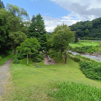 公園で休憩します。ここで遅い昼食。