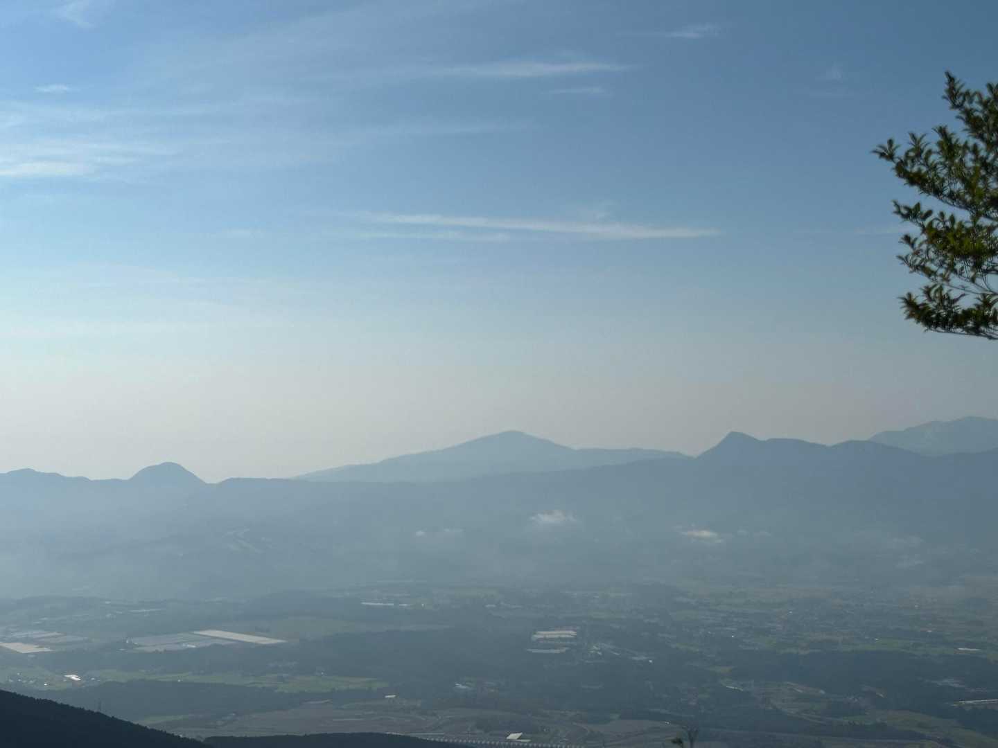 足柄三山、左から矢倉岳、明神岳、金時山