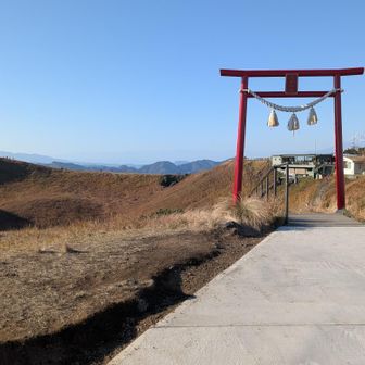 フォトスポット📸

こちらからも
富士山見えていたのですね
今、気づきました
残念😢
富士山を背景に⛩️
写真撮りたかったな