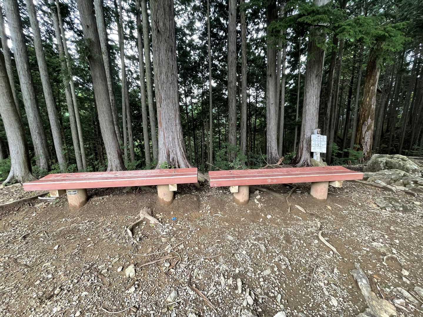 ベンチ。ここで連れを待ちました😉