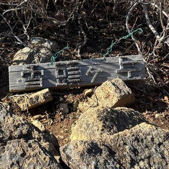 雪頭ヶ岳の山頂