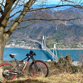 生口橋を見下ろしながら記念撮影