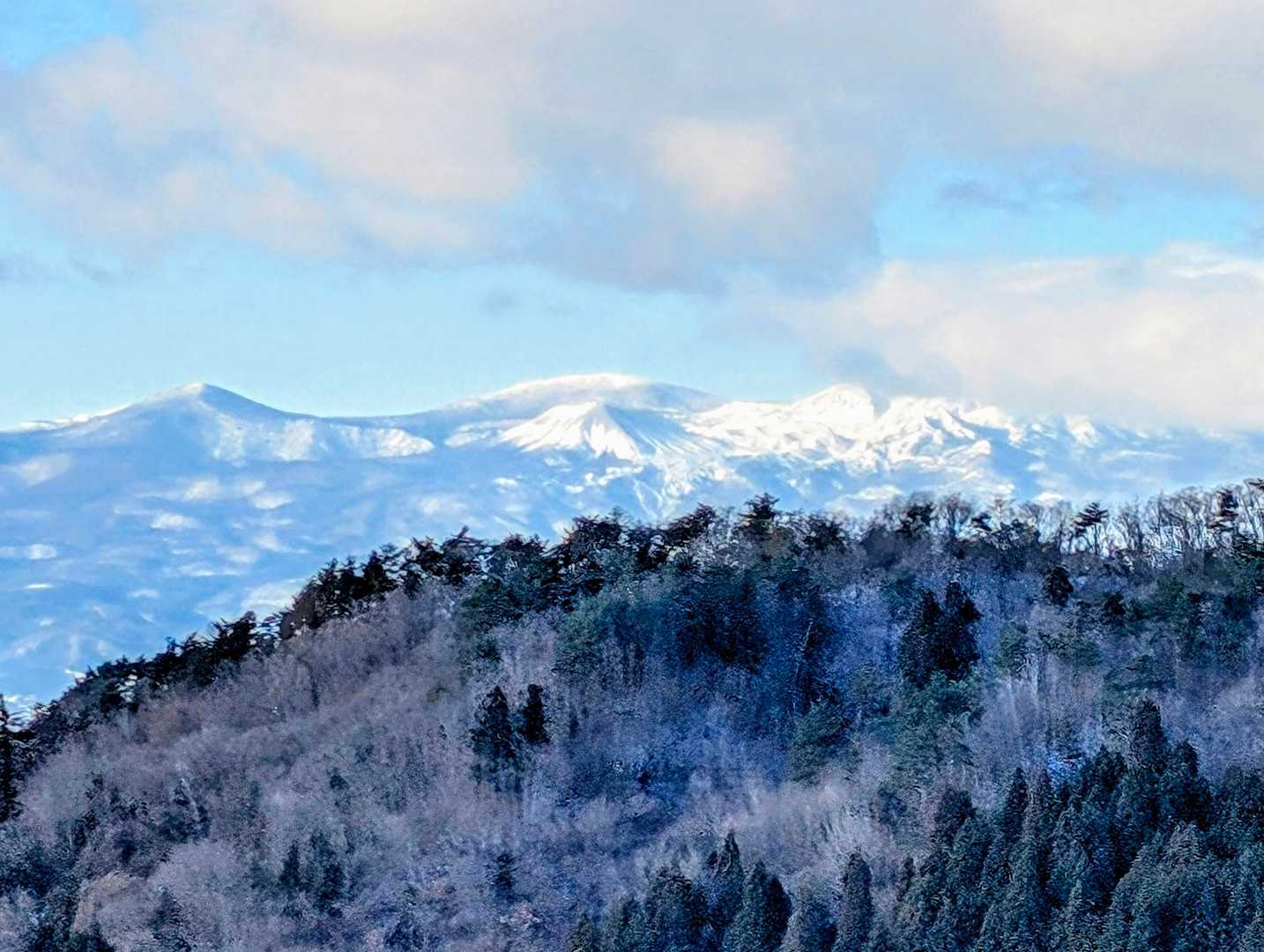 🔍　🏔️一切経山　
正面には🏔️吾妻小富士　