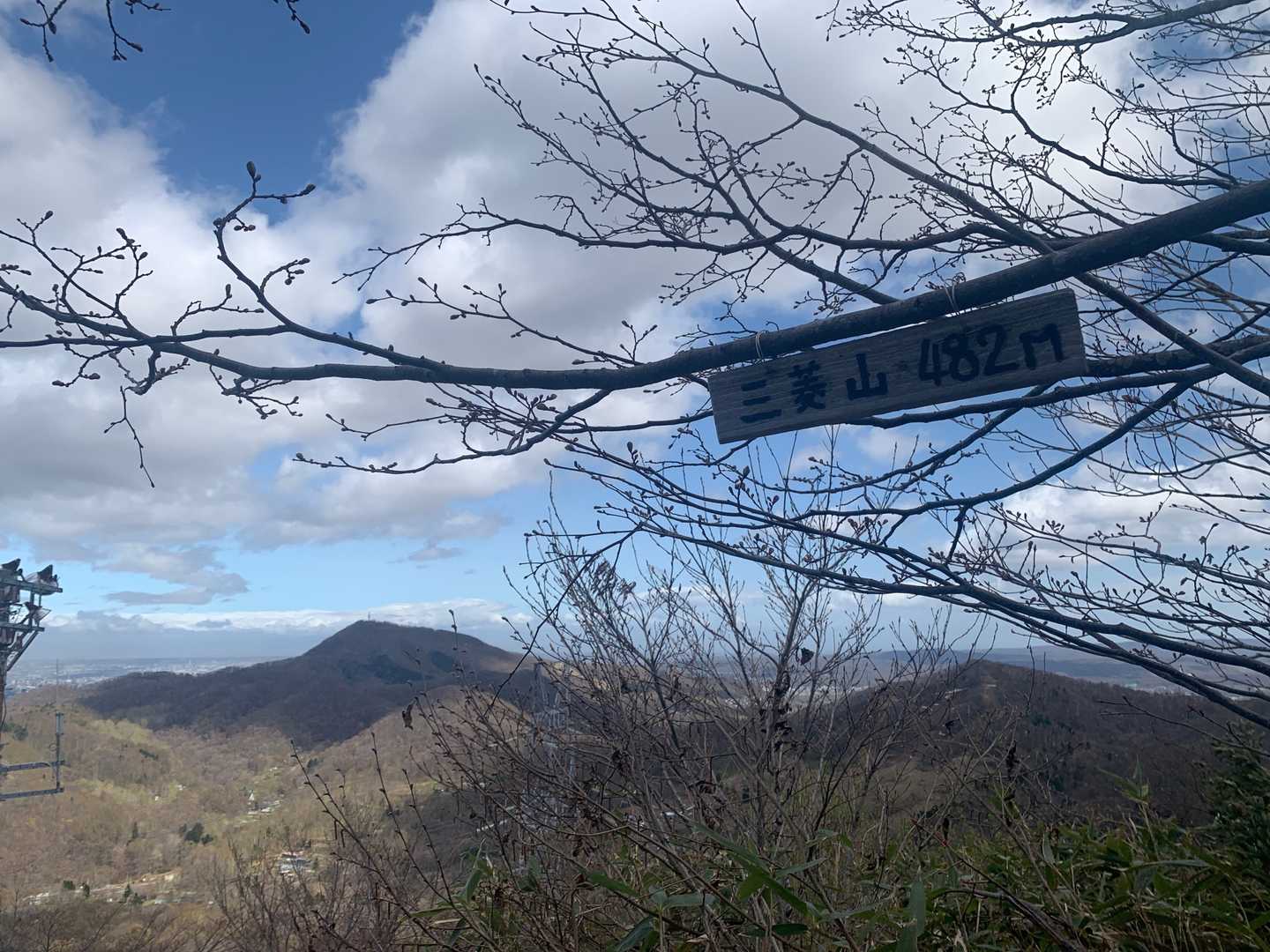 旧標識なのかな✨✨
藻岩山と一緒に🗻