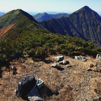 ヤオロはこの日4張り🏕️
コイカク山頂とヤオロ窓に向かわれた方で2張り🏕️
翌日は男女ソロの方とスライドしました🥾