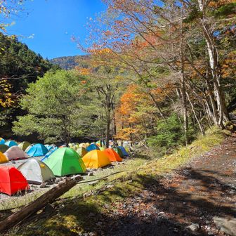 設営できたので荷物はデポして
仙丈ヶ岳へ出発です

拠点を作って出発するなんて
クルマで日帰りとはまた違った感覚☺️