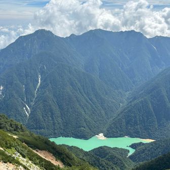 高瀬湖
周りは唐沢岳や餓鬼岳とかかな。
