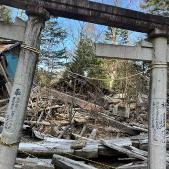 朽ちた富士小室浅間神社。