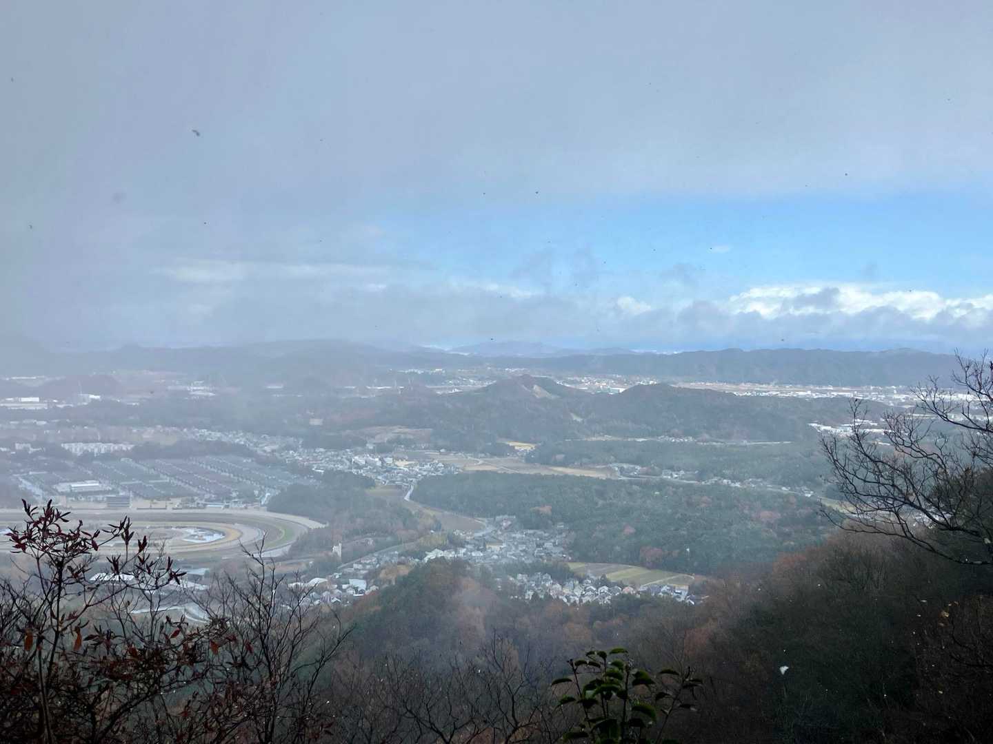 東近江方面は晴れ間も。