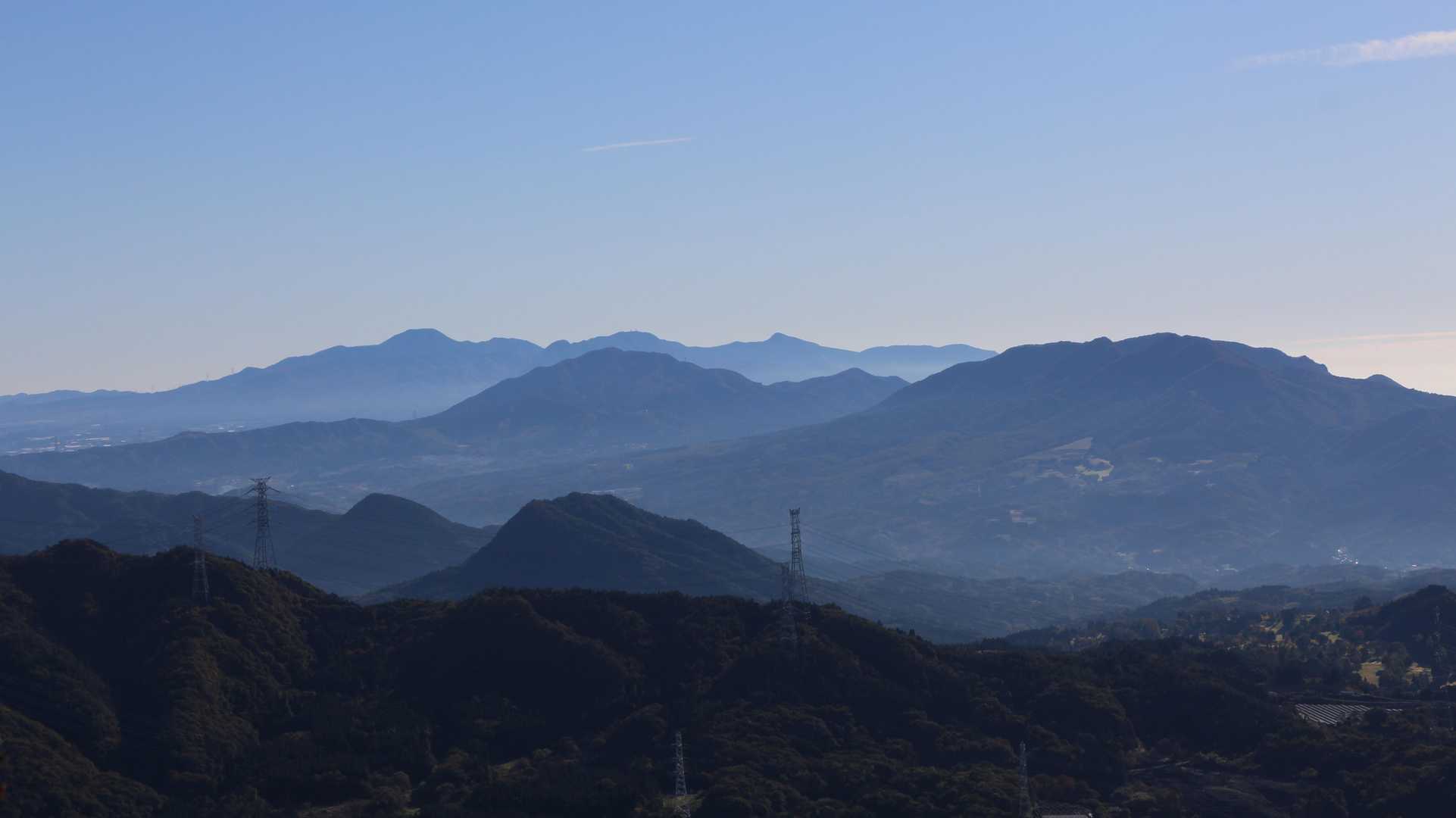 右手前　十二ヶ岳
中央　子持山
後ろ　赤城山