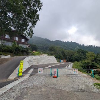 水浴びして、キンキンに冷えたレッドブル飲んだら寒くなりました😅
蓮華温泉２１℃
涼しかったです😊
駐車場はもう直ぐ出来るのかなぁ？
