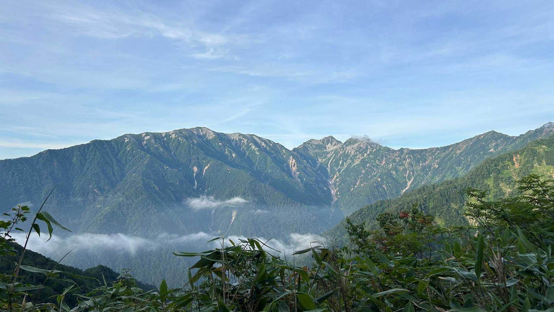 おー‼️お山にガスがかかっていない〜
雲海が綺麗😍
