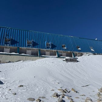 宝剣山荘もかなり埋まってる