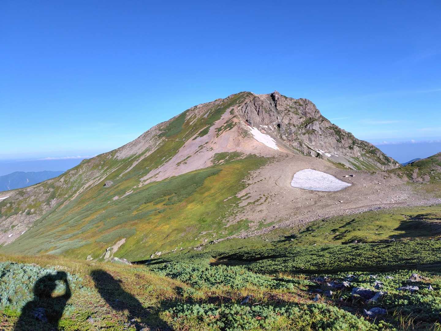 朝日岳に行こうかと話になりましたが、夕方雨に降られるかもしれないと早くから出発したので、スルー🤞
来年こそは行きたい😆